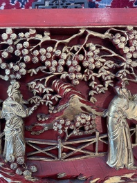 Deux panneaux en bois laqu&eacute; et dor&eacute; &agrave; d&eacute;cor figuratif, dont l'un est sign&eacute;, Chine, 19&egrave;me/20&egrave;me si&egrave;cle