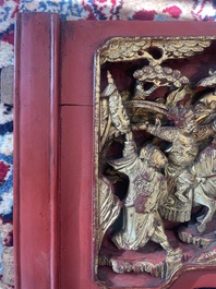 Deux panneaux en bois laqu&eacute; et dor&eacute; &agrave; d&eacute;cor figuratif, dont l'un est sign&eacute;, Chine, 19&egrave;me/20&egrave;me si&egrave;cle