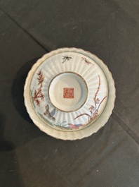 Deux paires de bols couverts sur pied en porcelaine de Chine famille rose &agrave; d&eacute;cor floral et d'oiseaux parmi des branches fleuries, 19&egrave;me si&egrave;cle