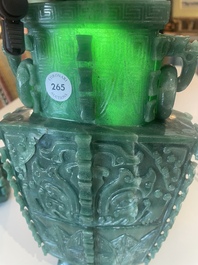 Vase couvert de style archa&iuml;que en pierre dure, Chine, 20&egrave;me si&egrave;cle