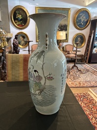 Vase en porcelaine de Chine famille rose &agrave; d&eacute;cor d'immortels sur un bateau, 19&egrave;me/20&egrave;me si&egrave;cle
