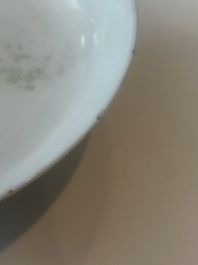 Paire de vols couverts en porcelaine de Chine famille rose de Canton &agrave; d&eacute;cor de dragons, 19&egrave;me si&egrave;cle