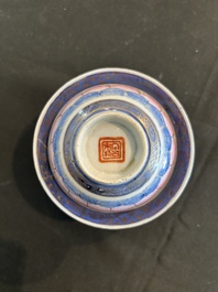 Deux paires de bols couverts sur pied en porcelaine de Chine famille rose &agrave; d&eacute;cor floral et d'oiseaux parmi des branches fleuries, 19&egrave;me si&egrave;cle