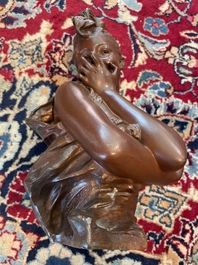 Georges Van der Straeten (1856-1928): Buste de dame, bronze &agrave; patine brune &amp; Reinhold B&ouml;ltzig (1863-1939): 'Fruchtsammlerin', alb&acirc;tre
