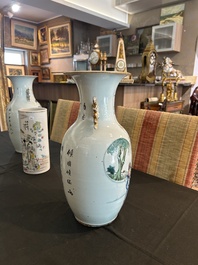 Deux vases et deux portes-chapeaux en porcelaine de Chine famille rose &agrave; d&eacute;cor figuratif et de paysage, 19&egrave;me/20&egrave;me si&egrave;cle