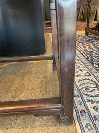 Chaise en bois dur sculpt&eacute; et ajour&eacute;, Chine, 20&egrave;me si&egrave;cle