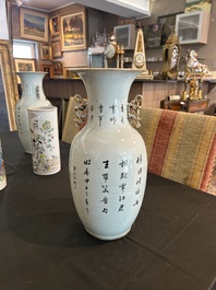 Deux vases et deux portes-chapeaux en porcelaine de Chine famille rose &agrave; d&eacute;cor figuratif et de paysage, 19&egrave;me/20&egrave;me si&egrave;cle