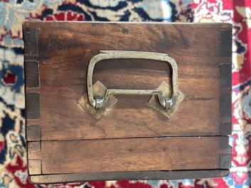Coffret de lettr&eacute; en bois de hongmu aux montures en bronze, Chine, 19&egrave;me si&egrave;cle