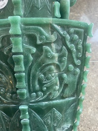 Vase couvert de style archa&iuml;que en pierre dure, Chine, 20&egrave;me si&egrave;cle