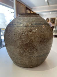 Een diverse collectie vroeg Chinees en Japans steengoed, Song en later