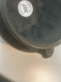 Br&ucirc;le-parfum en bronze, Chine, marque &agrave; deux caract&egrave;res, 18&egrave;me/19&egrave;me si&egrave;cle