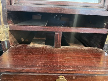 Coffre de toilette en bois aux montures en laiton dor&eacute;, Chine, 19&egrave;me si&egrave;cle