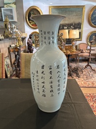 Vase en porcelaine de Chine famille rose &agrave; d&eacute;cor d'immortels sur un bateau, 19&egrave;me/20&egrave;me si&egrave;cle