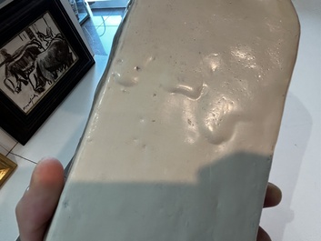 Plaque d'autel &agrave; d&eacute;cor d'immortel en blanc de Chine du Fujian, fin de la dynastie Ming