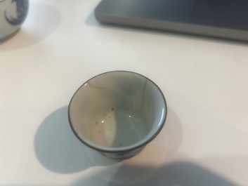 Een diverse collectie porselein en steengoed, China, Vietnam en Thailand, 16de/20ste eeuw