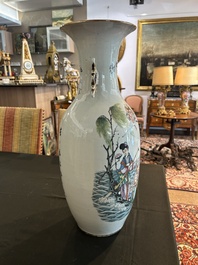 Vase en porcelaine de Chine famille rose &agrave; d&eacute;cor d'immortels, 19&egrave;me/20&egrave;me si&egrave;cle