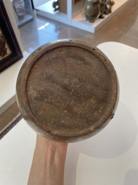 Een diverse collectie vroeg Chinees en Japans steengoed, Song en later