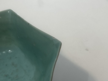 Bol de forme hexagonale en porcelaine de Chine famille rose &agrave; d&eacute;cor de dragons, marque et &eacute;poque de Tongzhi