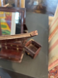 Coffre de toilette en bois aux montures en laiton dor&eacute;, Chine, 19&egrave;me si&egrave;cle