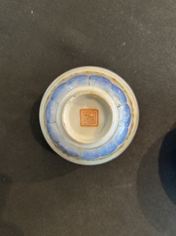 Deux paires de bols couverts sur pied en porcelaine de Chine famille rose &agrave; d&eacute;cor floral et d'oiseaux parmi des branches fleuries, 19&egrave;me si&egrave;cle