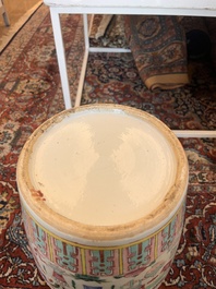 Cinq vases en porcelaine de Chine bleu, blanc et famille rose, 19&egrave;me/20&egrave;me si&egrave;cle