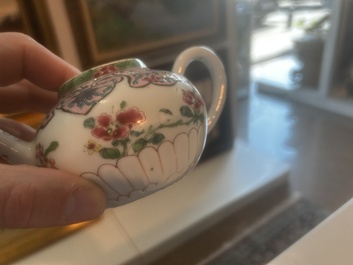 Sept th&eacute;i&egrave;res en porcelaine de Chine bleu, blanc, famille rose, verte et en gr&egrave;s de Yixing, Kangxi et post&eacute;rieur