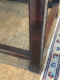 Chaise en bois dur sculpt&eacute; et ajour&eacute;, Chine, 20&egrave;me si&egrave;cle