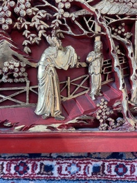 Deux panneaux en bois laqu&eacute; et dor&eacute; &agrave; d&eacute;cor figuratif, dont l'un est sign&eacute;, Chine, 19&egrave;me/20&egrave;me si&egrave;cle