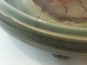 Br&ucirc;le-parfum tripode en porcelaine de Chine c&eacute;ladon de Longquan, Ming