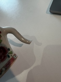 Sept th&eacute;i&egrave;res en porcelaine de Chine bleu, blanc, famille rose, verte et en gr&egrave;s de Yixing, Kangxi et post&eacute;rieur