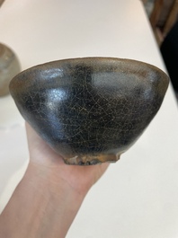 Een diverse collectie vroeg Chinees en Japans steengoed, Song en later