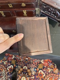 Coffre de toilette en bois aux montures en laiton dor&eacute;, Chine, 19&egrave;me si&egrave;cle