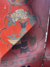 Paravent &agrave; 4 panneaux en laque polychrome, Chine, 19&egrave;me/20&egrave;me si&egrave;cle