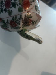 Sept th&eacute;i&egrave;res en porcelaine de Chine bleu, blanc, famille rose, verte et en gr&egrave;s de Yixing, Kangxi et post&eacute;rieur