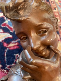 Georges Van der Straeten (1856-1928): Buste de dame, bronze &agrave; patine brune &amp; Reinhold B&ouml;ltzig (1863-1939): 'Fruchtsammlerin', alb&acirc;tre