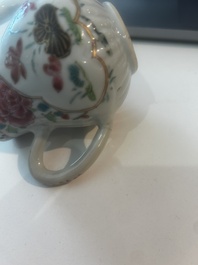 Sept th&eacute;i&egrave;res en porcelaine de Chine bleu, blanc, famille rose, verte et en gr&egrave;s de Yixing, Kangxi et post&eacute;rieur