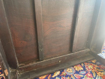 Chaise en bois dur sculpt&eacute; et ajour&eacute;, Chine, 20&egrave;me si&egrave;cle