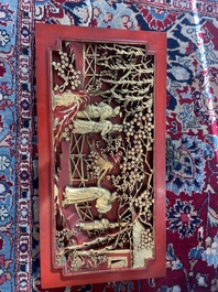 Deux panneaux en bois laqu&eacute; et dor&eacute; &agrave; d&eacute;cor figuratif, dont l'un est sign&eacute;, Chine, 19&egrave;me/20&egrave;me si&egrave;cle