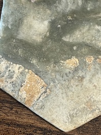 Un disque bi et une hache rituelle en jade, Chine, probablement Liangzhu et p&eacute;riode des Royaumes combattants