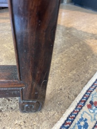 Chaise en bois dur sculpt&eacute; et ajour&eacute;, Chine, 20&egrave;me si&egrave;cle