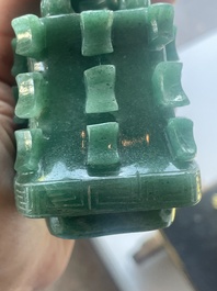 Vase couvert de style archa&iuml;que en pierre dure, Chine, 20&egrave;me si&egrave;cle