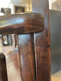 Chaise en bois dur sculpt&eacute; et ajour&eacute;, Chine, 20&egrave;me si&egrave;cle
