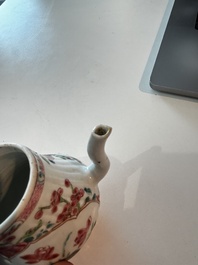 Sept th&eacute;i&egrave;res en porcelaine de Chine bleu, blanc, famille rose, verte et en gr&egrave;s de Yixing, Kangxi et post&eacute;rieur