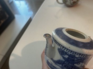 Sept th&eacute;i&egrave;res en porcelaine de Chine bleu, blanc, famille rose, verte et en gr&egrave;s de Yixing, Kangxi et post&eacute;rieur