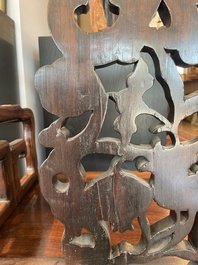 Chaise en bois dur sculpt&eacute; et ajour&eacute;, Chine, 20&egrave;me si&egrave;cle