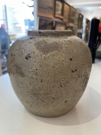 Een diverse collectie vroeg Chinees en Japans steengoed, Song en later