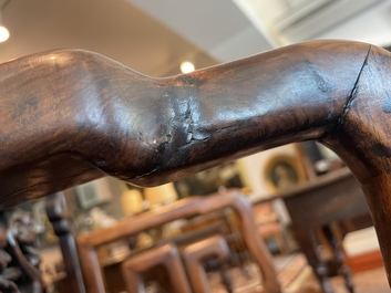 Chaise en bois dur sculpt&eacute; et ajour&eacute;, Chine, 20&egrave;me si&egrave;cle