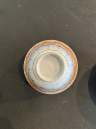 Deux paires de bols couverts sur pied en porcelaine de Chine famille rose &agrave; d&eacute;cor floral et d'oiseaux parmi des branches fleuries, 19&egrave;me si&egrave;cle