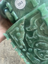 Vase couvert de style archa&iuml;que en pierre dure, Chine, 20&egrave;me si&egrave;cle