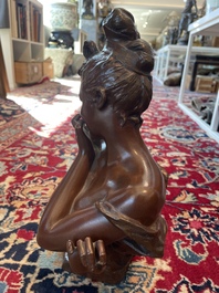 Georges Van der Straeten (1856-1928): Buste de dame, bronze &agrave; patine brune &amp; Reinhold B&ouml;ltzig (1863-1939): 'Fruchtsammlerin', alb&acirc;tre